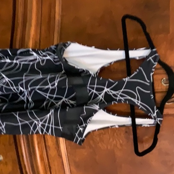 NWT fabletics razor back tank. - Picture 3 of 11